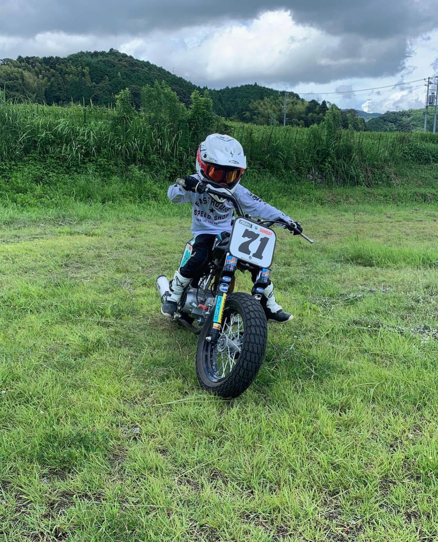 There is no age to have fun on a SUNDAY 🤩
—
#sundaymotors #flattrack #ycf #moto #motorcycle