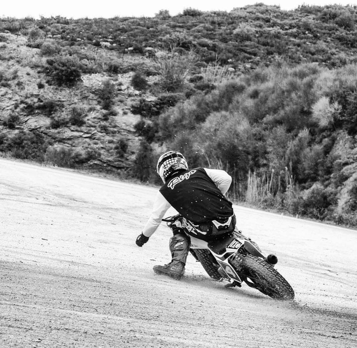 Finaly it’s FRIDAY !! Ready to ride ? 🔥
@antreas_rigo
—
#sundaymotors #flattrack #moto #motorcycle #ycf