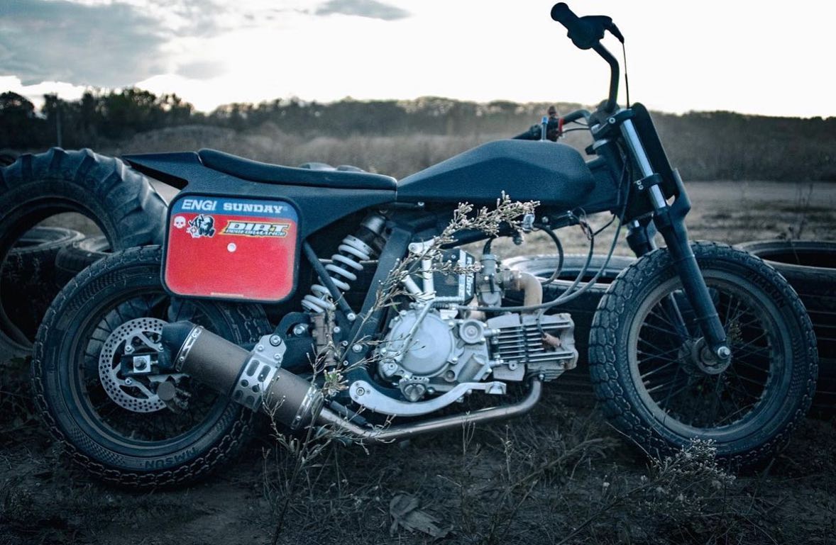 😈😈 made in @af_customch 
—
#sundaymotors #flattrack #moto #motorcycle