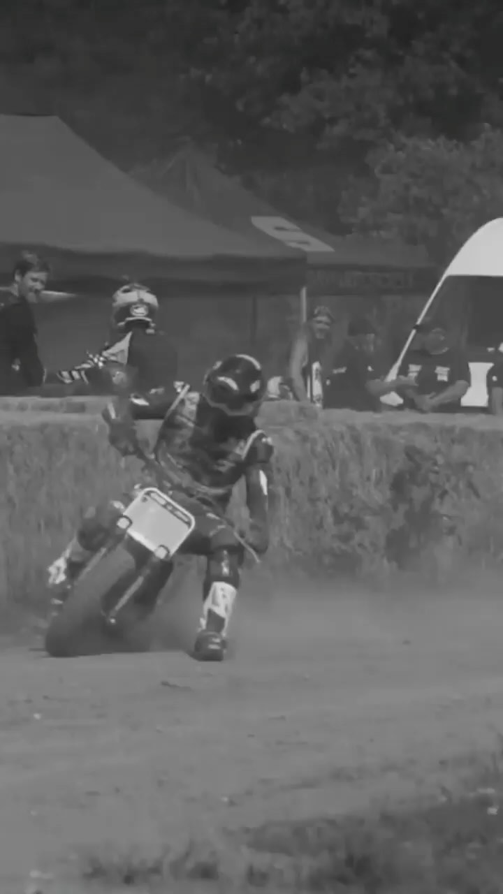Flash Back with @w.delestre_ 🙌👌
🎥 @nicolaspaulmier 
—
#sundaymotors #flattrack #moto #motorcycle
