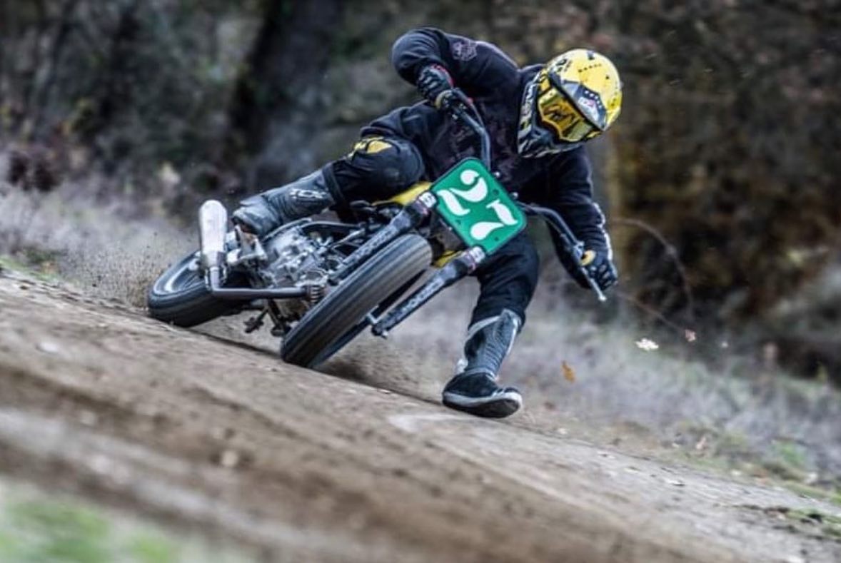 Happy weekend guys ! 🤙
@sharkybzh35 
—
#sundaymotors #flattrack #moto #motorcycle