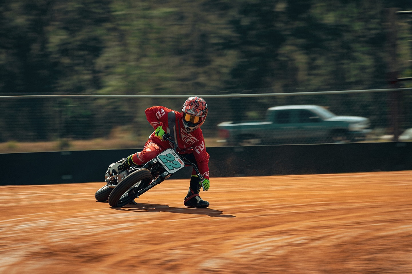 Who likes to slide? 🤙🙌
—
#sundaymotors #flattrack #moto #motorbike #motorcycle