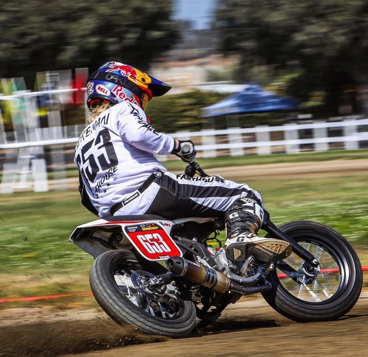 Finally it’s friday !! 🙌
—
#sunday #flattrack #moto #motorbike #motorcycle