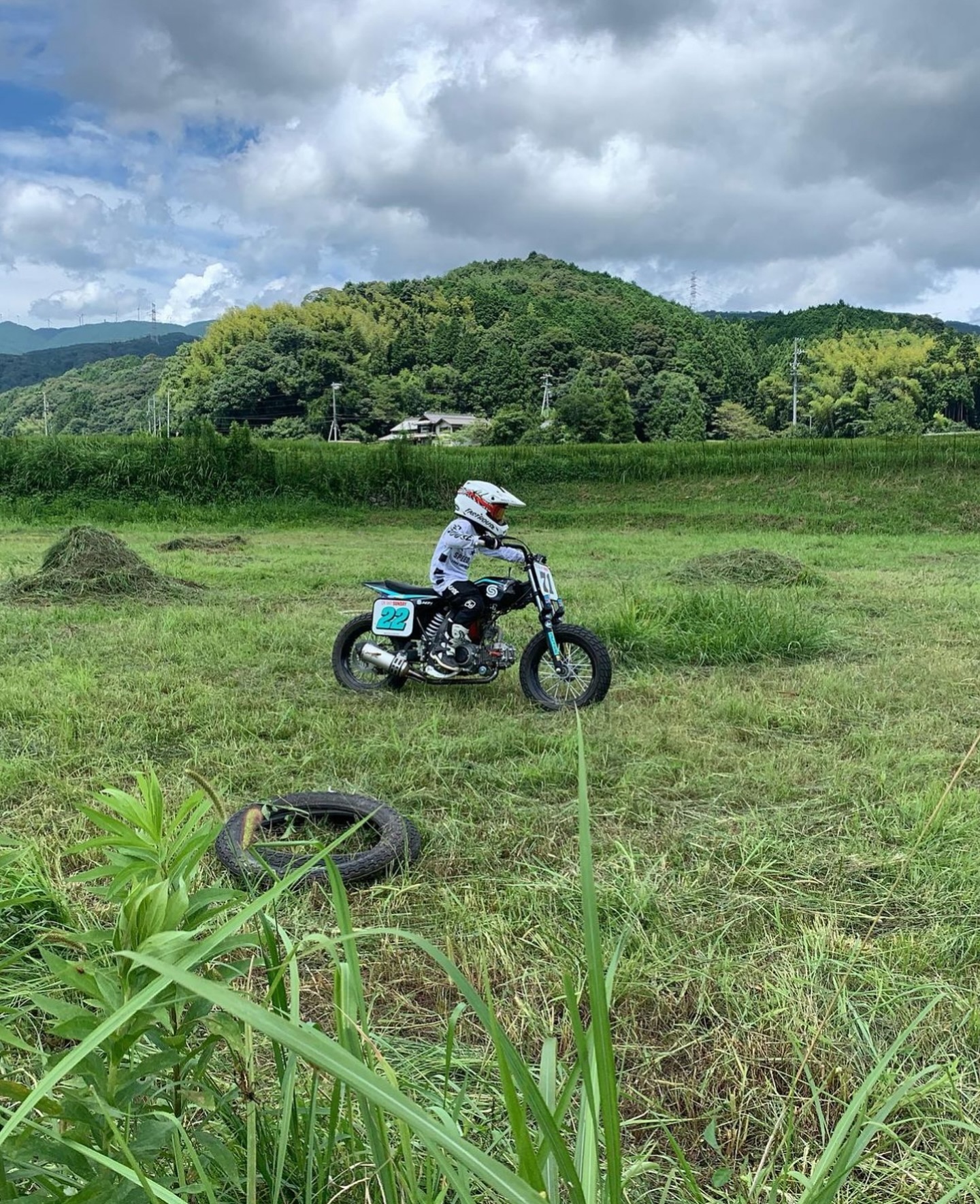 There’s no age limit to having fun on a SUNDAY 🤩
@yuhiko_you_hirao 
—
#sundaymotors #flattrack #moto #motorcycle