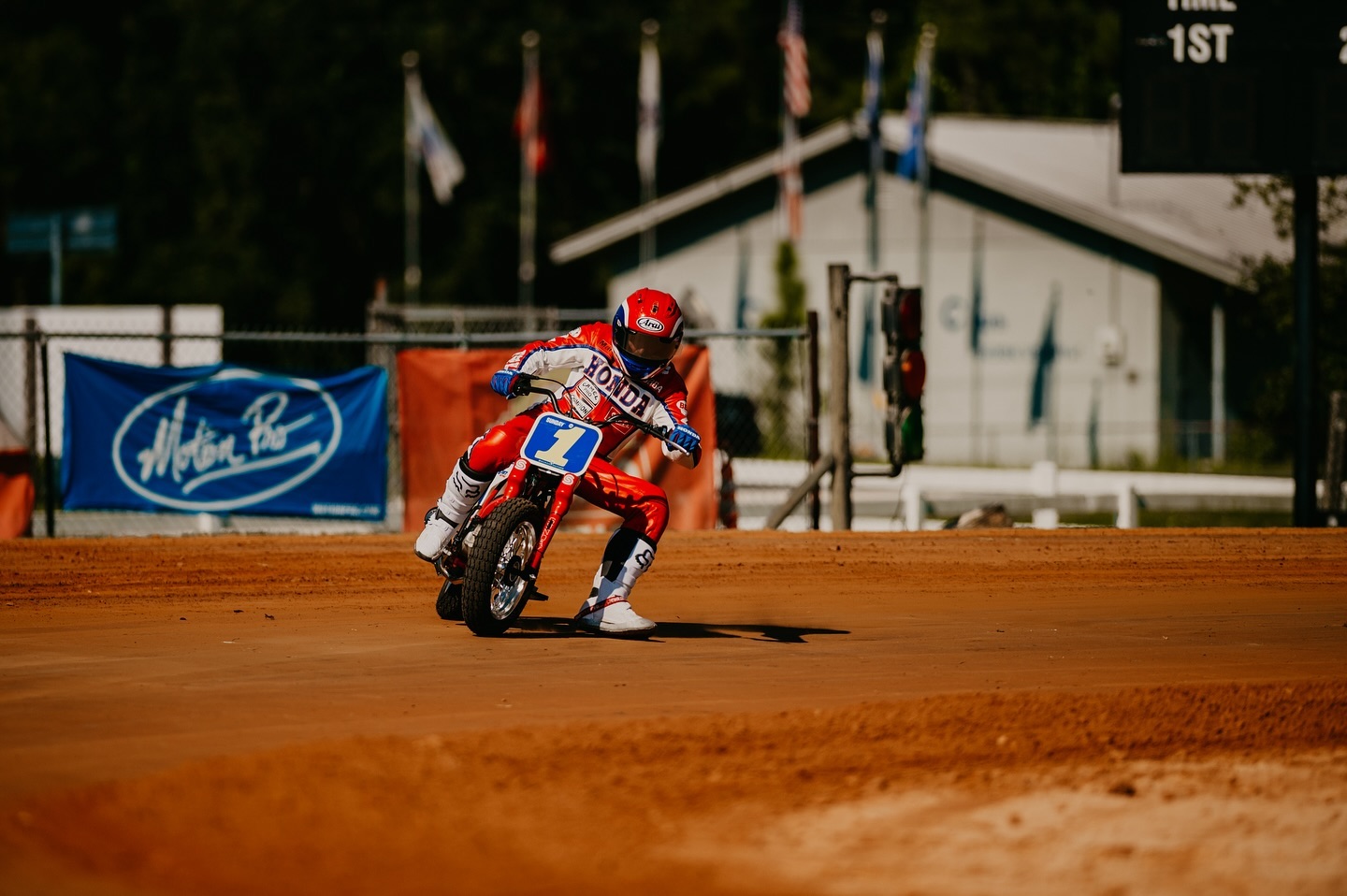 The power of the S187 with @bshobert67 ✊️✊️
—
#sundaymotors #flattrack #moto #motorcycle